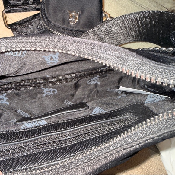 Steve Madden Black Bvital Crossbody Bag with Chain Accent - Picture 5 of 7